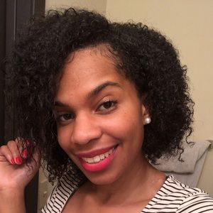 Meet your Posher, Leeann